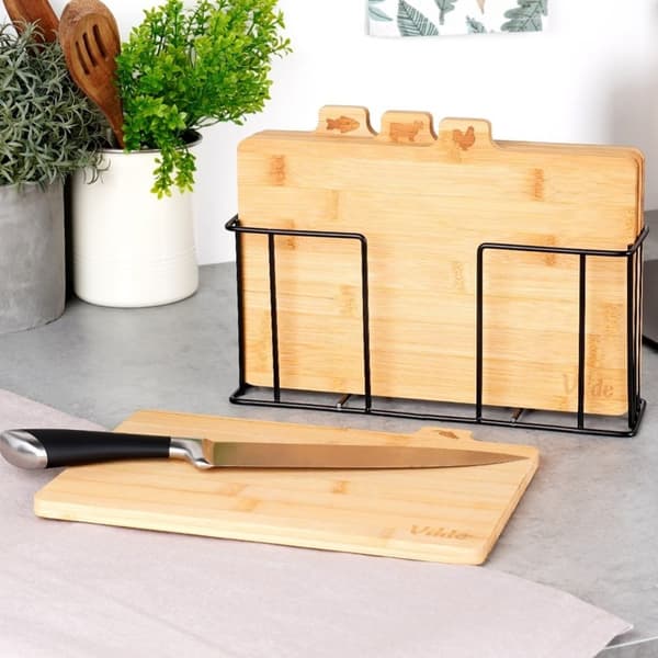 Set med bambuskärbrädor i metallställ med unik design