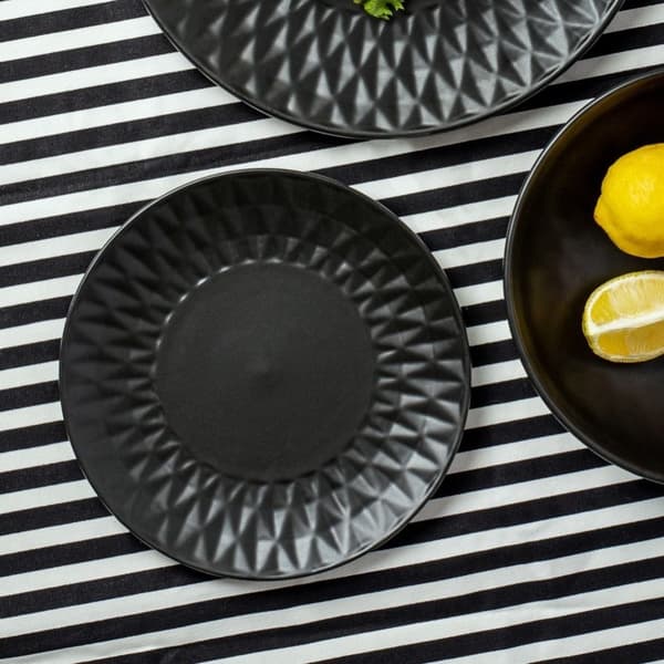 Sort keramisk desserttallerken med dekorativt mønster