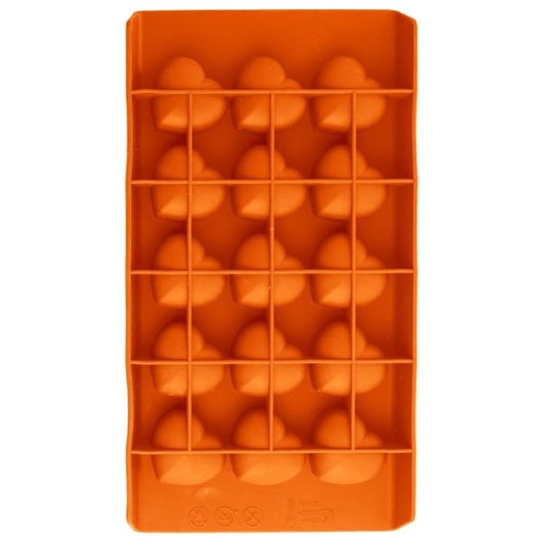 Oransje silikonform for hjerteformede praliner