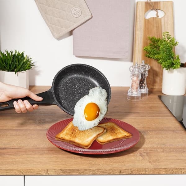 Graniittipinnoitettu paistinpannu kaikille liesille