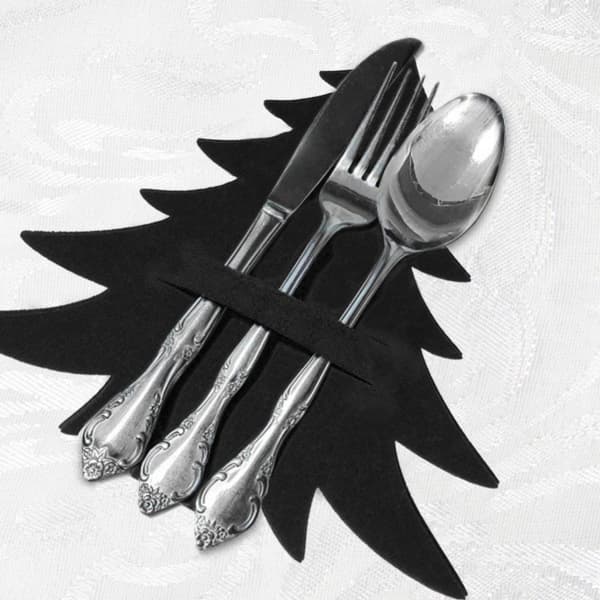 Julbestickficka: Set med 4 svarta julgransformade fickor