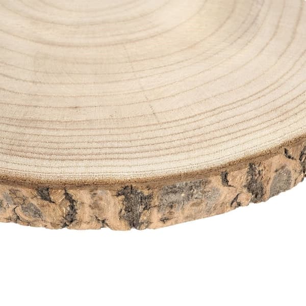 Dekorativ treplate med bark for borddekking og lysestaker
