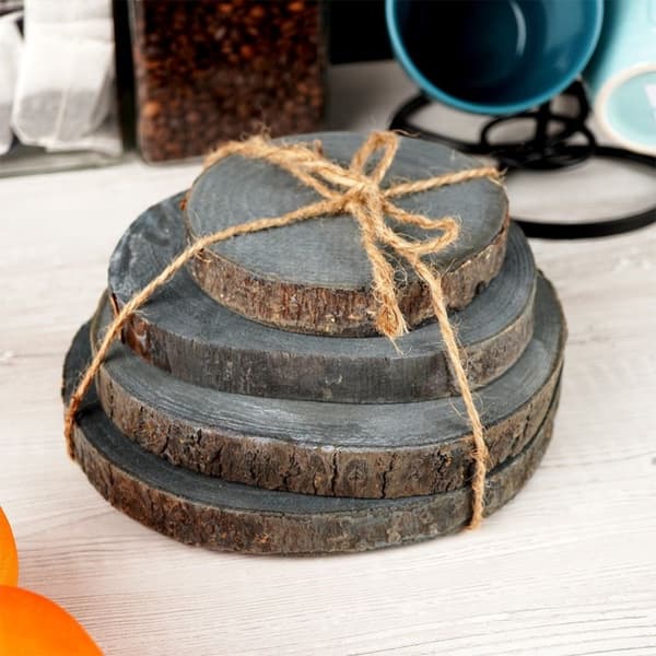 Sett med 4 grafittfargede trestykker med bark - Naturlig design