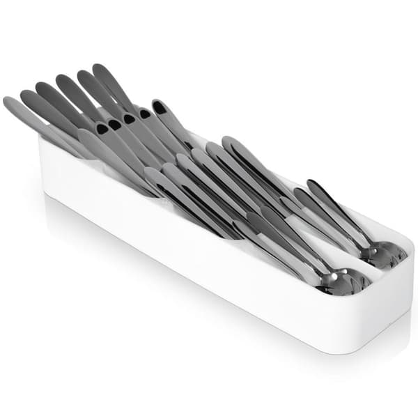 Romslig og slitesterk bestikkboks med smart design
