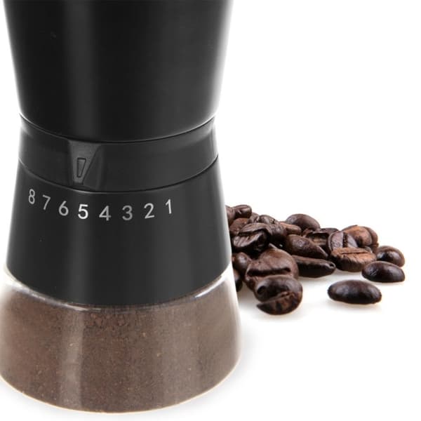Manuell kaffekvern med justerbar keramisk malegrad