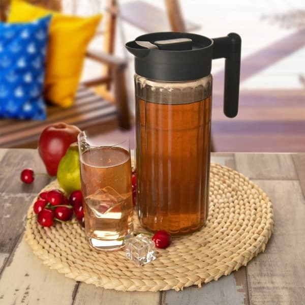 Allsidig glassmugge med lokk, tut og komfortabelt håndtak
