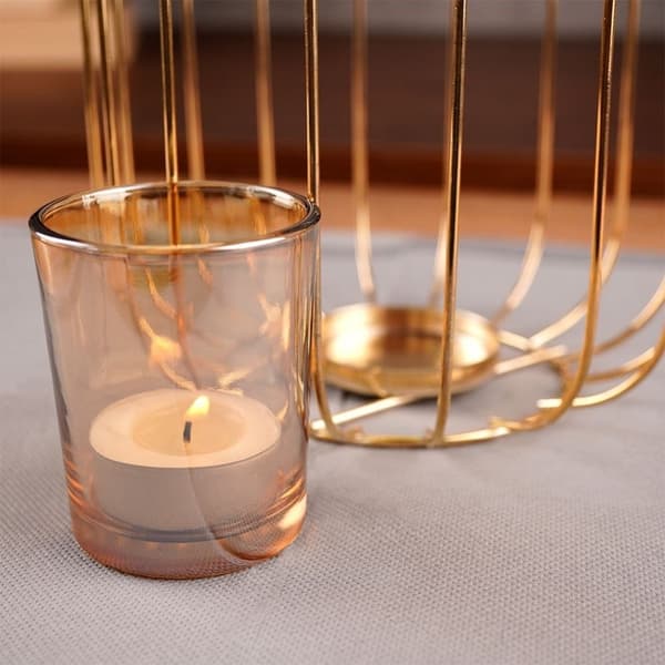 Elegant stearinlyslygte i metal og glas til stearinlys eller fyrfadslys