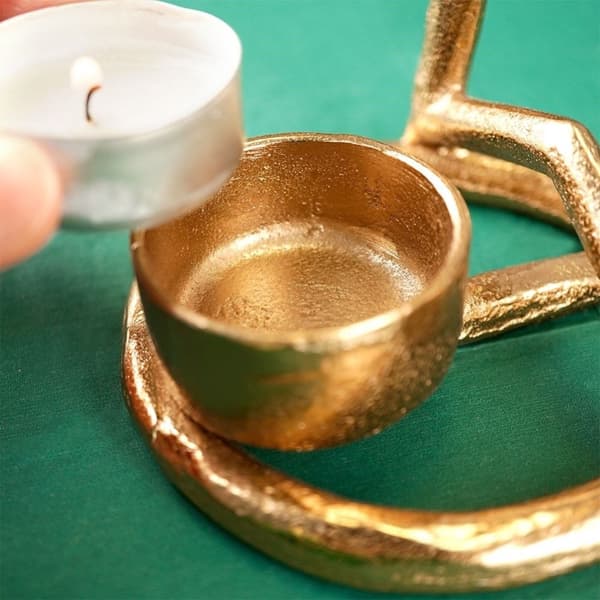 Juletreformet Varmelysestake i gylden aluminium