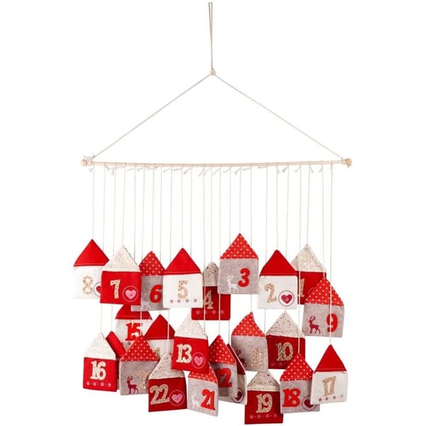 Adventskalender med 24 hus på träpinne