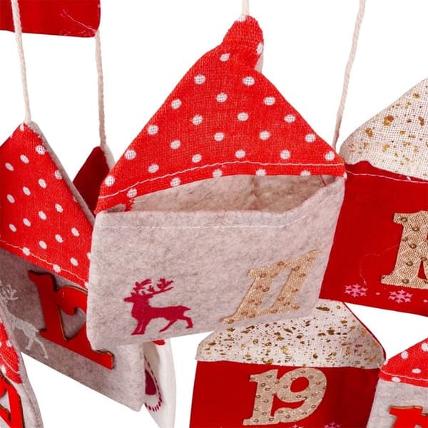 Adventskalender med 24 hus på träpinne