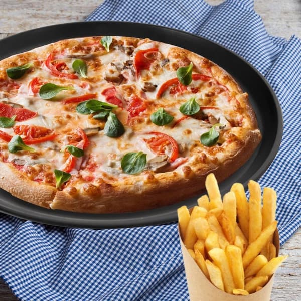 Rund pizzaplade med perforeret bund og non-stick belægning