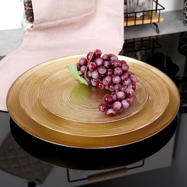 Elegant gyllene glasfat för måltider och snacks