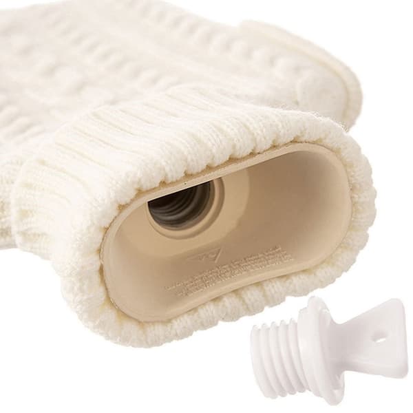 Värmeflaska med mysigt stickat beige överdrag