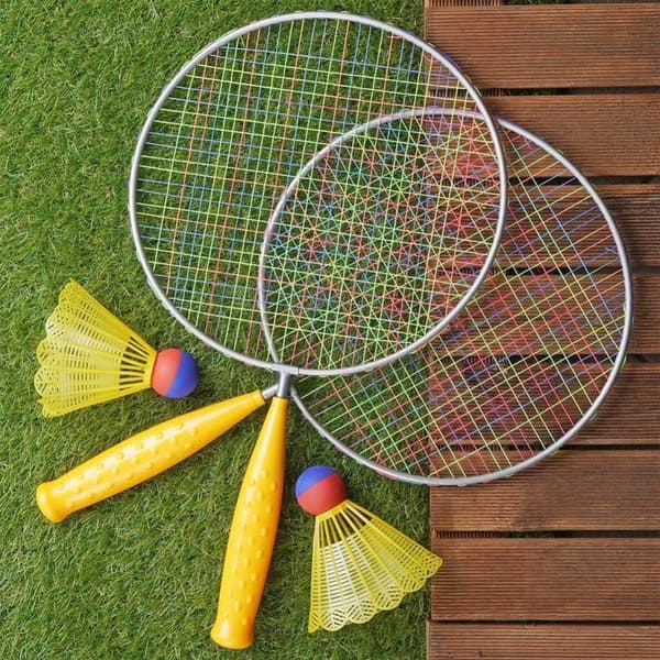 Badmintonsett for 2: Lette racketer og fjerbolle