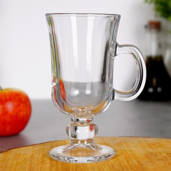Elegant glass med håndtak på fot for varme drikker