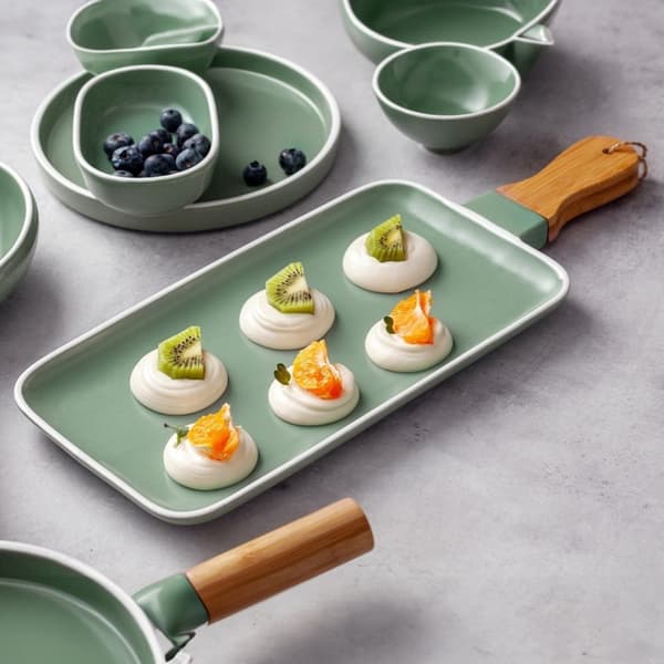 Elegant serveringsfad med hanke i porcelæn og bambus