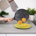 Pikkukuva 4 / 11: Graniittipaistinpannu 26 cm, 7 kasvojen muotoista reikää