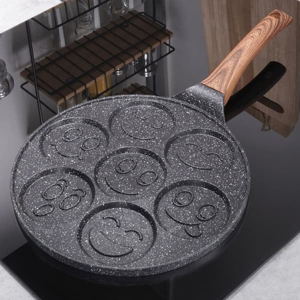 Graniittipaistinpannu 26 cm, 7 kasvojen muotoista reikää