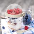 Miniatyrbillede 2 af 7: Yoghurtbeholder med låg, skål til korn og ske
