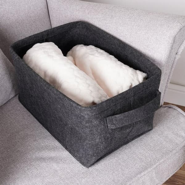 Oppbevaringskurv i svart filt med håndtak og sammenleggbar design