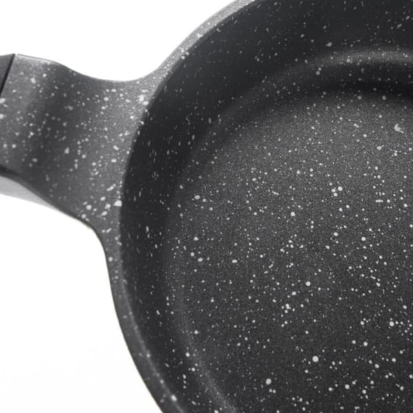 Stekepanne med Pfluon Granit-belegg, induksjon og tåler oppvaskmaskin