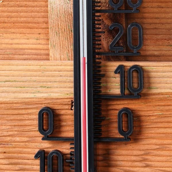 Stilfuldt termometer til indendørs og udendørs temperatur