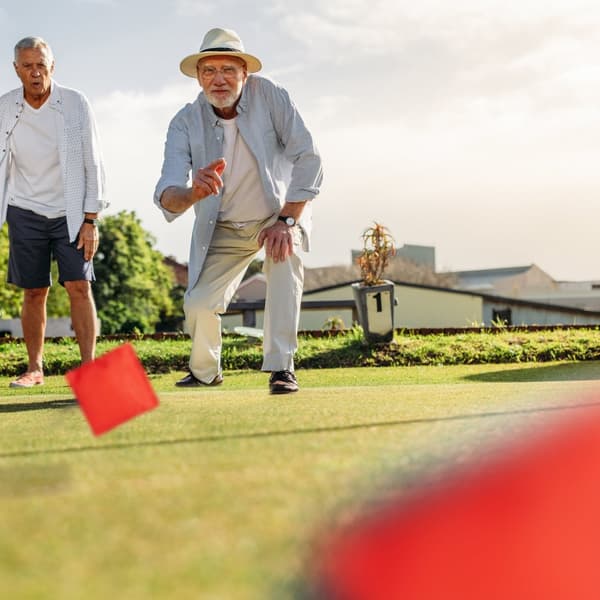 2-i-1 kastespill cornhole & tre på rad