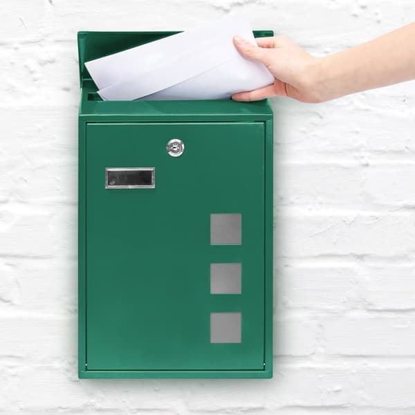 Postkasse med 3 kvadratiske utsiktsvinduer