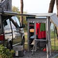 Miniatyrbilde 3 av 9: Stor stoffgarderobe med klesstang