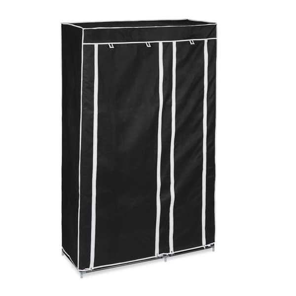 Stor stoffgarderobe med klesstang