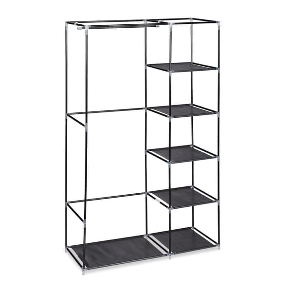 Stor stoffgarderobe med klesstang