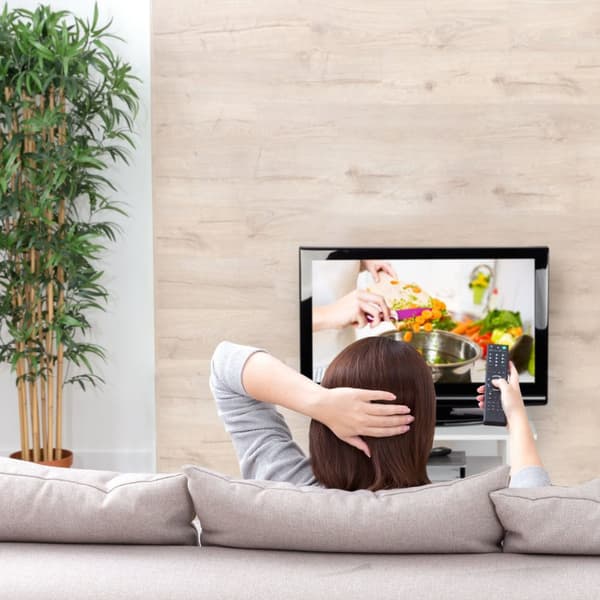 Tv-bænk, der kan rulles