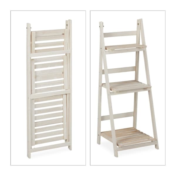 Hvit trapp med treblomster