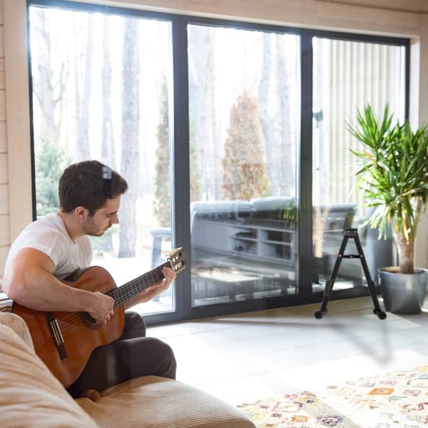 Sammenfoldelig guitarstativ