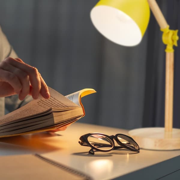Bordlampe i træ