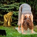 Miniatyrbilde 3 av 7: Buddha-statue med hode på kne
