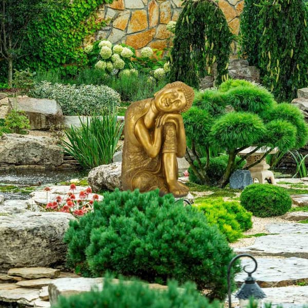 Buddha-statue med hode på kne