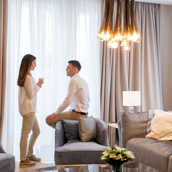 Bordlampe med kuler sølv