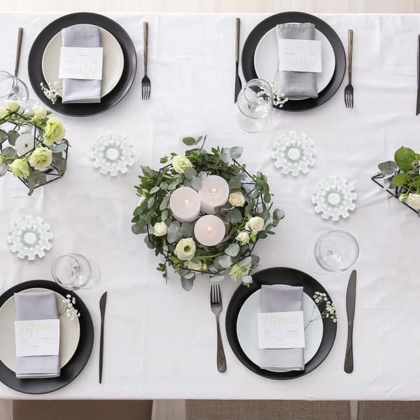 sett med 2 blomsterformede telysholdere