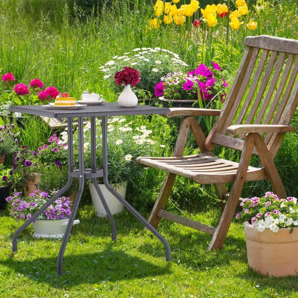 Havebord i gråt rattan look