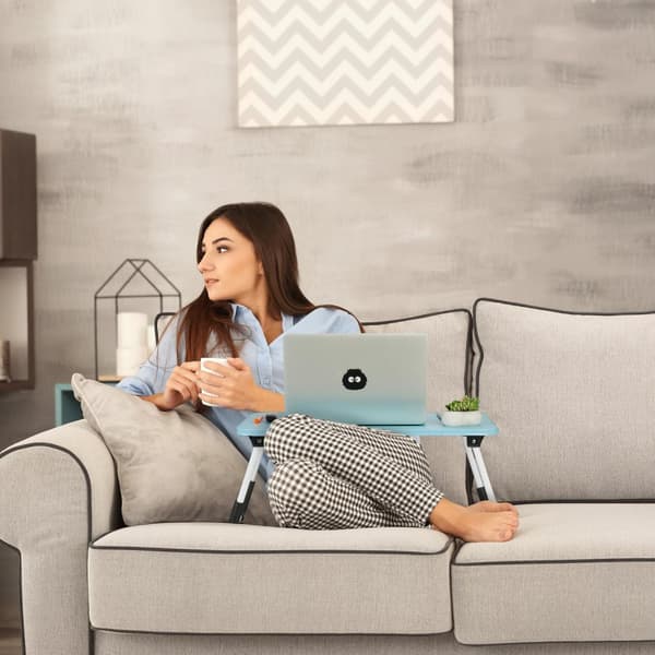 Lyseblått laptopbord