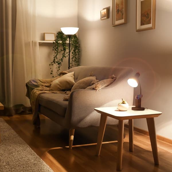 Skrivebordslampe med penneholder