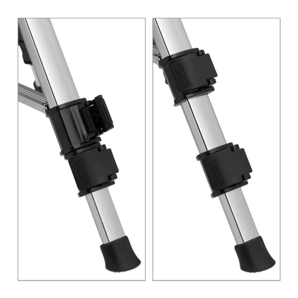 Grå sprinkler med metalstativ