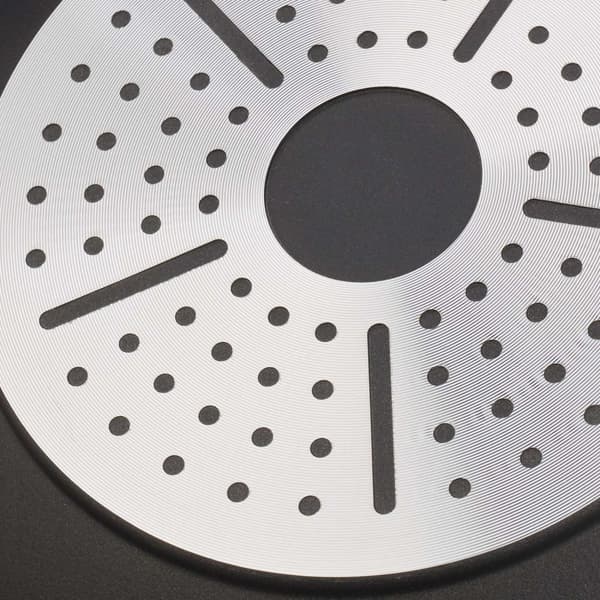 Wok-pannu kannella