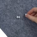 Miniatyrbild 8 av 8: Hexagoner i grå filt för anslagstavla - 6 st