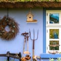 Miniatyrbillede 5 af 7: Dekorativt fuglehus med foderstation