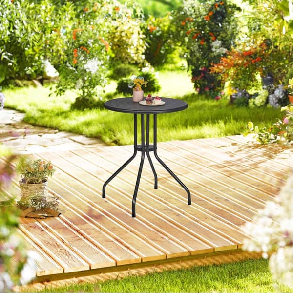 Runt trädgårdsbord i rottinglook