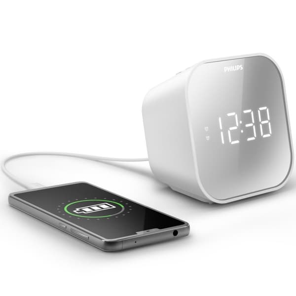 Kelloradio peilipinnalla edessä. Digitaalinen FM-vastaanotin. USB-lähtö mobiililatausta varten