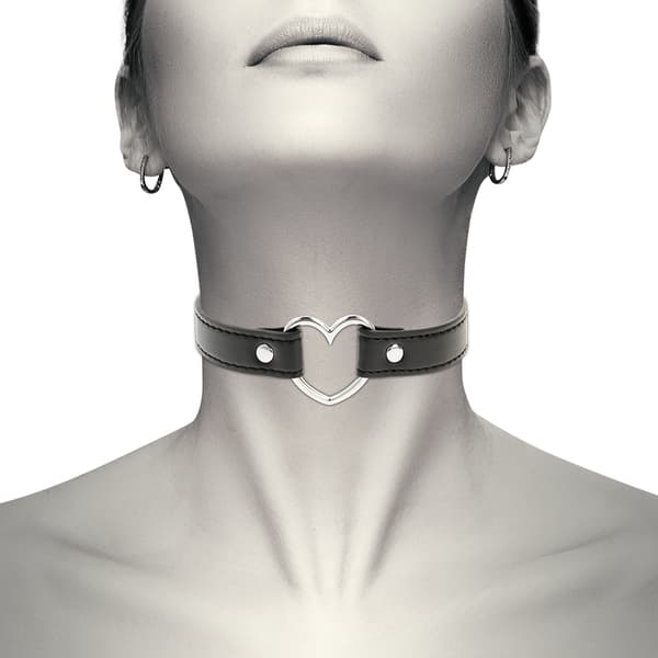 Coquette Chic Desire - Vegan Leather Halskjede Woman Heart Accessory