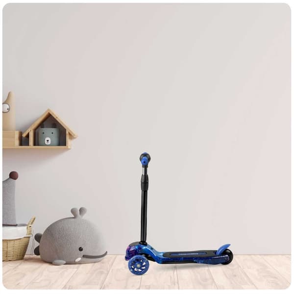 BørnescooterVigtige funktioner:- Farverig LED-belysning på hjul, platform og frontpanel- Justerbar højde på styret- Store, sikre hjul med stor afstand